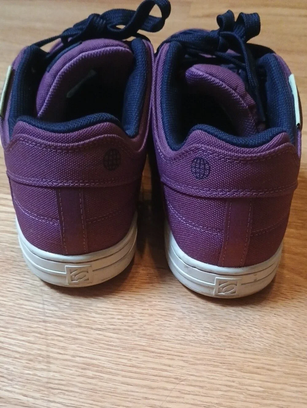 Adidas Mens Maroon & Black Flat Pedal Biking Sneakers. 5.10 Freeriders